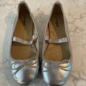 Cat and Jack silver slides! Girls size 11